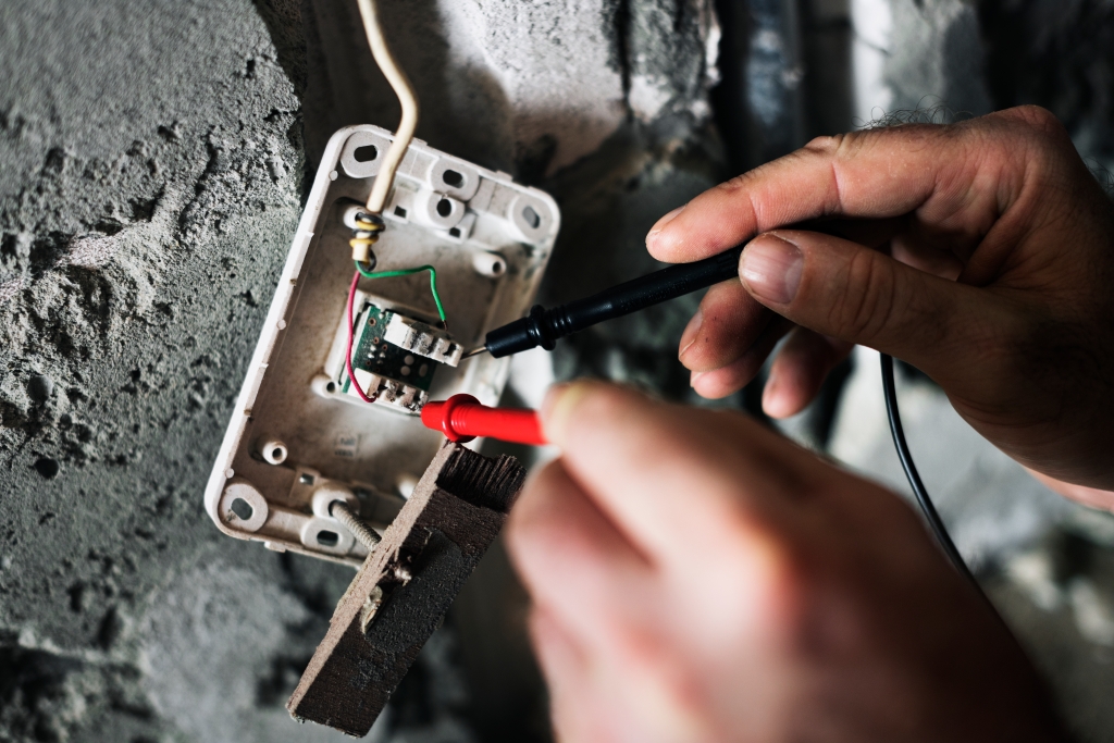 Critical Situations Requiring Emergency Electrician Assistance